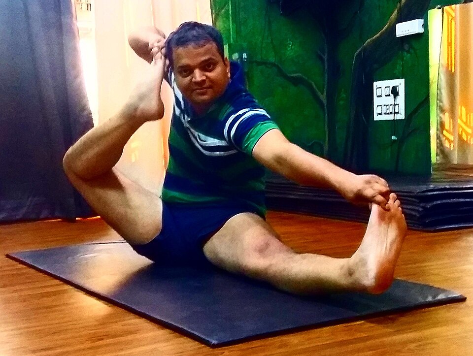 Archer Pose (Akarna Dhanurasana)
