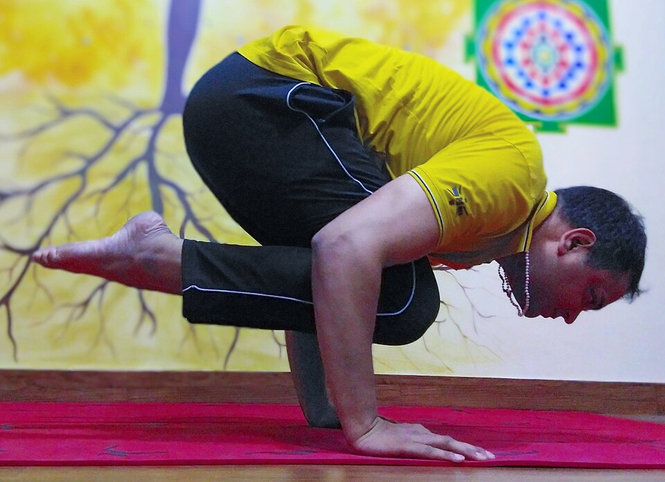 Pendant Pose (Lolasana)